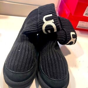 Classic Ugg knit black